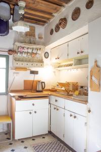 Η κουζίνα ή μικρή κουζίνα στο Chichotavá breza +16 φωτογραφίες