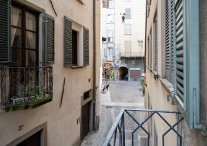 Το κτήριο όπου στεγάζεται  το διαμέρισμα