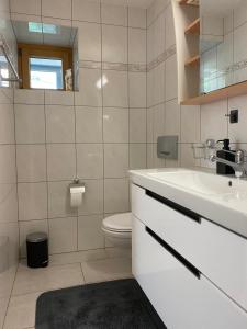 Koupelna v ubytování Zentrale Wohnung in ruhiger Lage in Baltschieder