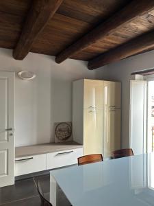 a kitchen with white cabinets and a refrigerator at Affitti brevi FESAGI in Laurino