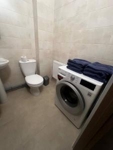Ένα μπάνιο στο 7SKY Apartment