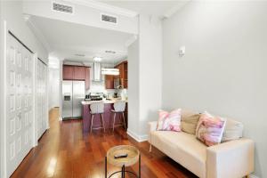 Dapur atau dapur kecil di Xl Studio - Studio W Pool & Scenic Rooftop