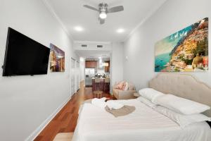 Katil atau katil-katil dalam bilik di Xl Studio - Studio W Pool & Scenic Rooftop +47 gambar
