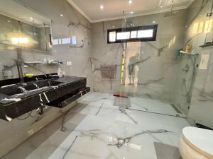 Un baño de Villa Atlas