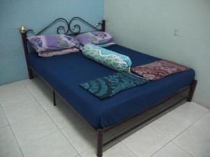 Un pat sau paturi într-o cameră la Homestay Bonda