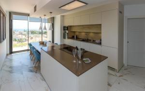 Køkken eller tekøkken på Premium Villa pool and beach