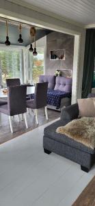 Posezení v ubytování Cottage in Hellesøy, Øygarden