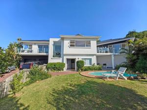 Κήπος έξω από το Plett Family Escape with Pool