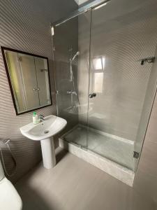Ένα μπάνιο στο Villa Royale Prestige Safaa