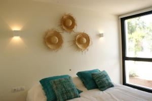 Postel nebo postele na pokoji v ubytování Tranquil Haven in Santa Eulalia Villa, 1030