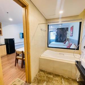 Gallery image of FLC Quy Nhon Beach Apt in Quy Nhon +63 photos