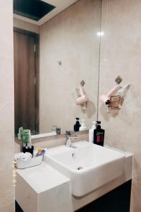 Ένα μπάνιο στο Lotus Apartment Hoang Huy Commerce