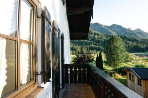 a balcony with a view of a mountain at Casa pasa - Idylle mit Bergblick in Inzell +22 photos