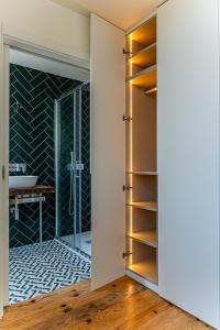 a bathroom with a glass door leading to a sink at Celtic Lodge - Guest House in Viseu +43 photos