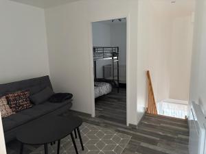 a living room with a couch and a bunk bed at Appartement industriel in Corre +6 photos