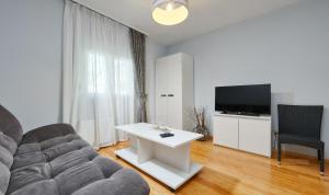 Et tv og/eller underholdning på Apartments Villa FourTuna