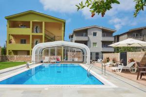 Swimmingpoolen hos eller tæt på Apartments Villa FourTuna