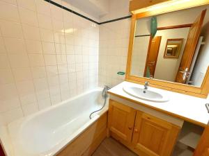 Koupelna v ubytování Appartement 2 chambres Les Menuires, 4-6 pers, vue montagne - FR-1-452-235