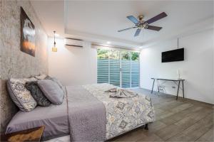 Fotografie z fotogalerie ubytování Penguin House Right on the beach! v destinaci Playa Flamingo + 22 fotografií