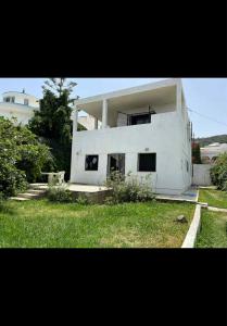 Το κτήριο όπου στεγάζεται  η παραθεριστική κατοικία