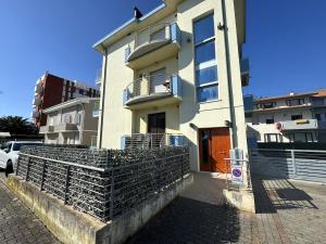 Budova, kde se apartmán nachází + 9 fotografií