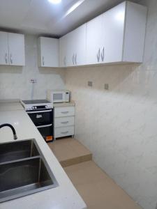 Кухня или мини-кухня в 42 Kalejaiye Street, Grammar School Ikorodu, Lagos, Nigeria
