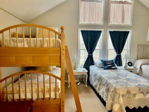 Katil atau katil-katil dalam bilik di Sunrise Pointe - Amazing Waterfront, Views, Dock!