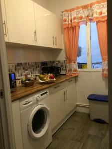 Kuchnia lub aneks kuchenny w obiekcie Apartment Tirso Molina