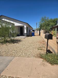 Το κτήριο όπου στεγάζεται  το δωμάτιο σε οικογενειακή κατοικία +13 φωτογραφίες