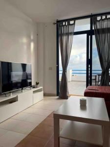 Μια τηλεόραση ή/και κέντρο ψυχαγωγίας στο BLUE PENTHOUSE-Views of the Sea of Las Calmas, La Restinga