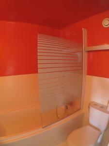 a bathroom with a toilet and a glass shower at Résidence Nova 3 - Appartement 2 pièces 7 personnes proche des pistes MAE-7974 in Arc 1800
