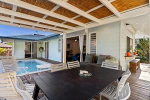 La pileta dentro o cerca de Private 3BR Villa with pool