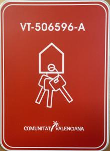 Ein rotes Schild mit einem Haufen Schlüssel drauf. in der Unterkunft Imperial Park - Bungalow 3503 in Calpe