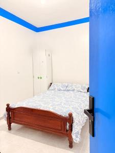 Llit o llits en una habitació de Maverick Nomads Surf