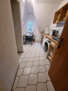 Η κουζίνα ή μικρή κουζίνα στο Monteurwohnung Erdgeschoss Birkenfeld - Karlsruhe 25min