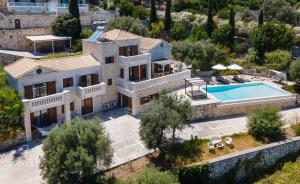 Πισίνα στο ή κοντά στο Villa Ionia with pool and sea view