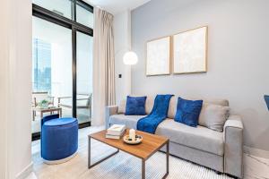 Full Canal Views - 5 min walk from ADGM, Cleveland & Galleria - Ideal for Corporate Guests & Business Professionals - Huge Balcony 휴식 공간