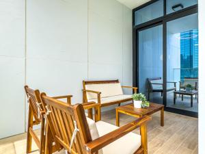 Full Canal Views - 5 min walk from ADGM, Cleveland & Galleria - Ideal for Corporate Guests & Business Professionals - Huge Balcony 휴식 공간