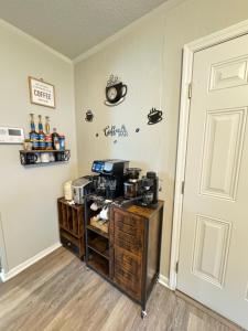 מטבח או מטבחון ב-Charming 3BR with Interstate Access