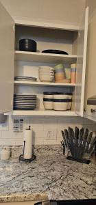 מטבח או מטבחון ב-Charming 3BR with Interstate Access