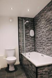 a bathroom with a toilet and a bath tub at apartment block- great for contractors in Hull