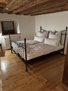 a bedroom with a bed with white pillows at Historischer Stadtturm Fürstentor Greding in Greding