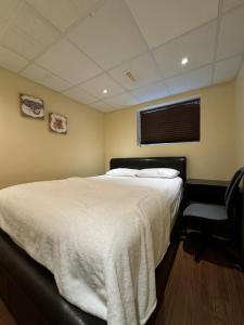 Fotografie z fotogalerie ubytování Spacious and beautiful lower Apartment v destinaci Chestermere