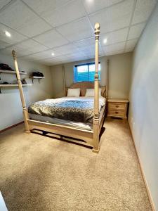 Fotografie z fotogalerie ubytování Spacious and beautiful lower Apartment v destinaci Chestermere