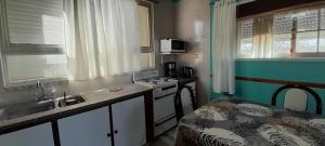 Η κουζίνα ή μικρή κουζίνα στο Bienvenidos +2 φωτογραφίες