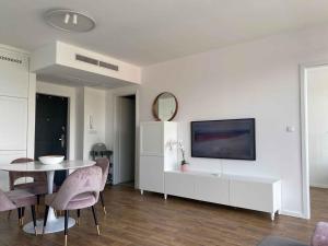 Televisyen dan/atau pusat hiburan di Apartment in Balatonlelle 54649