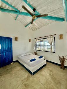 a large bedroom with a bed and a ceiling fan at Casa Manglar in Tolú