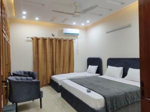 Una cama o camas en una habitación de G13 Haven 8 fotos más