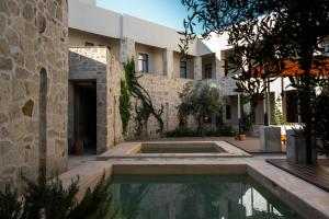 a house with a swimming pool in front of a building at Casa Mädi Hotel Boutique in Bernal