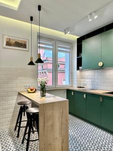 Kuchyň nebo kuchyňský kout v ubytování Apartament Filmowy za Ratuszem